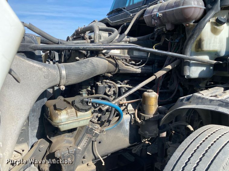 image for item DL7203 2005 Freightliner Columbia  semi truck