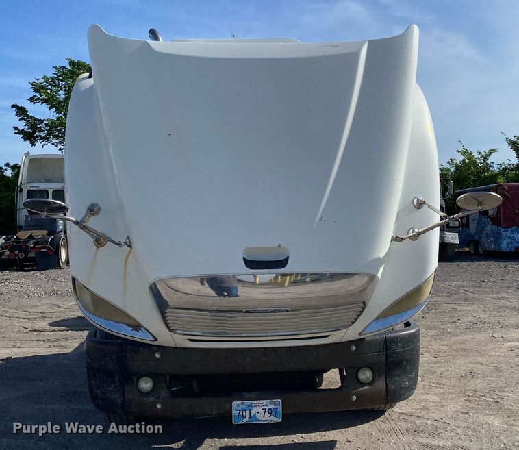 image for item DL7203 2005 Freightliner Columbia  semi truck