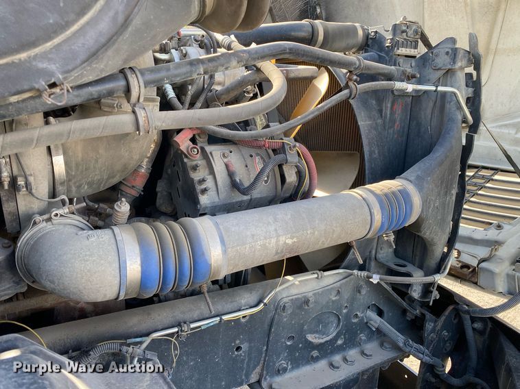 image for item DL7203 2005 Freightliner Columbia  semi truck