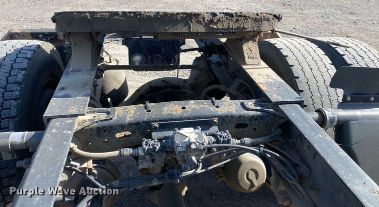 image for item DL7203 2005 Freightliner Columbia  semi truck