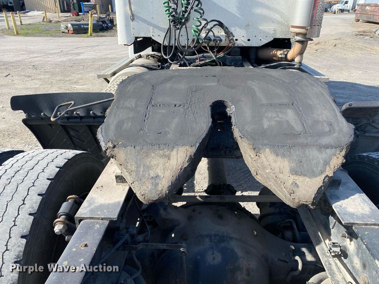 image for item DL7203 2005 Freightliner Columbia  semi truck