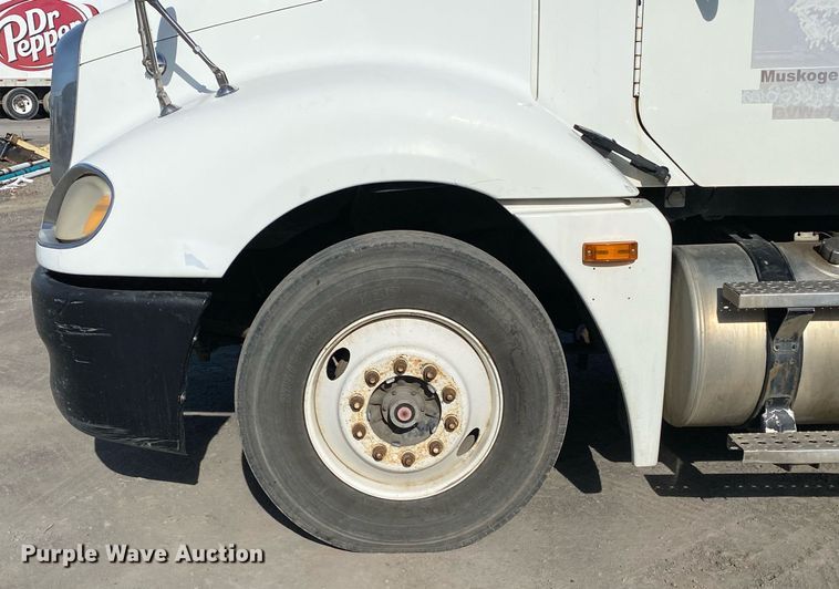 image for item DL7203 2005 Freightliner Columbia  semi truck