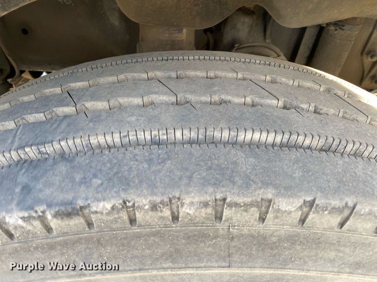 image for item DL7203 2005 Freightliner Columbia  semi truck