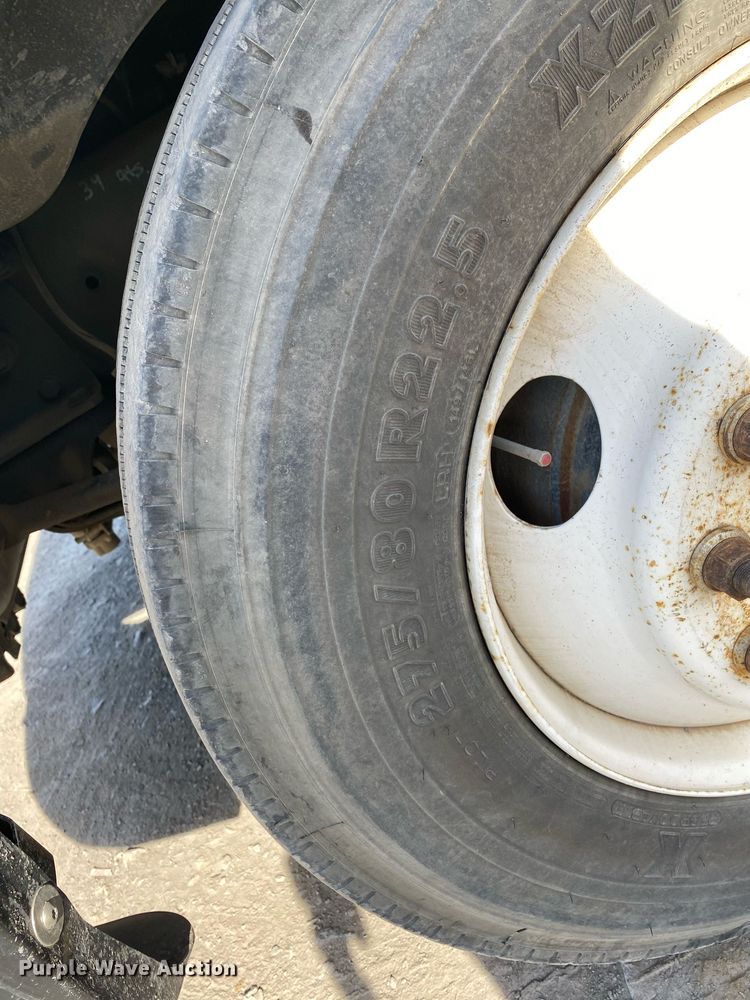 image for item DL7203 2005 Freightliner Columbia  semi truck