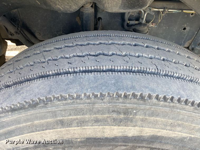 image for item DL7203 2005 Freightliner Columbia  semi truck