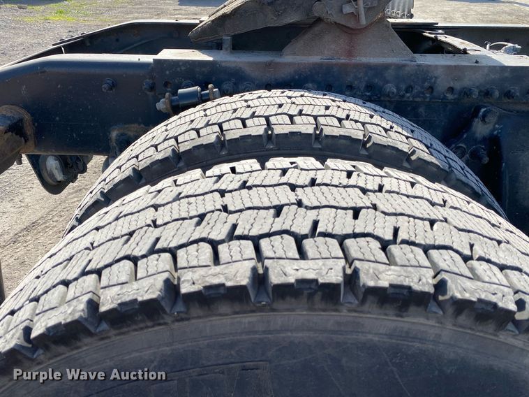 image for item DL7203 2005 Freightliner Columbia  semi truck