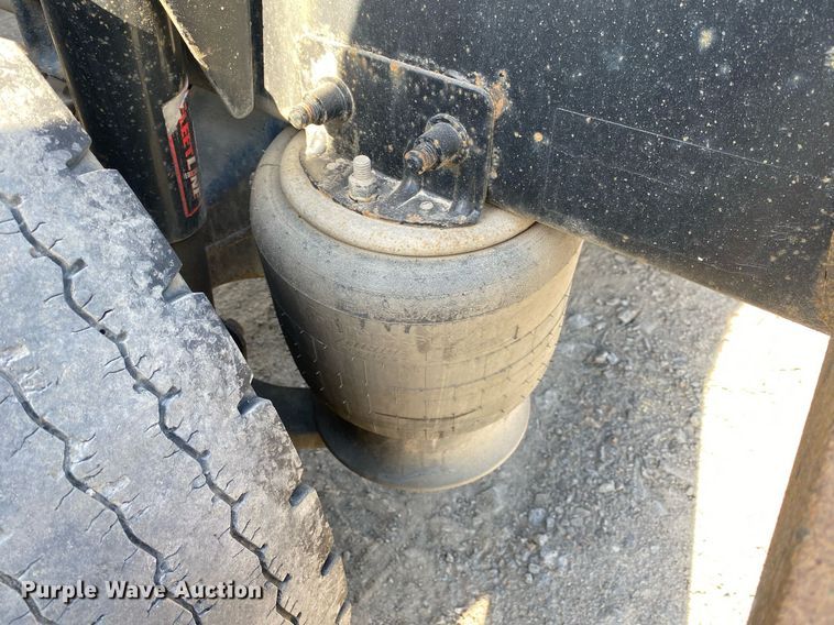 image for item DL7203 2005 Freightliner Columbia  semi truck