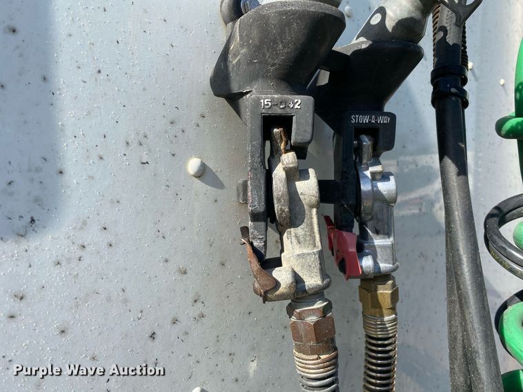 image for item DL7203 2005 Freightliner Columbia  semi truck