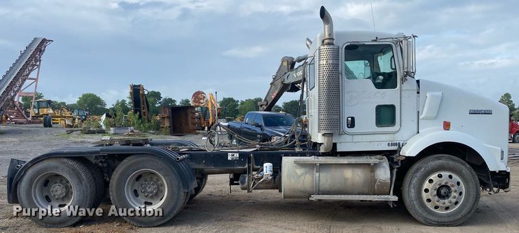 image for item DL7224 2006 Kenworth T800  semi truck
