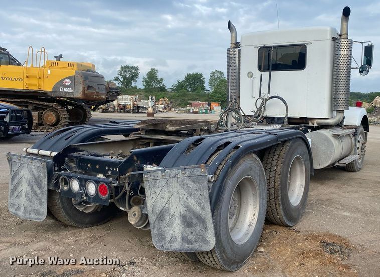 image for item DL7224 2006 Kenworth T800  semi truck