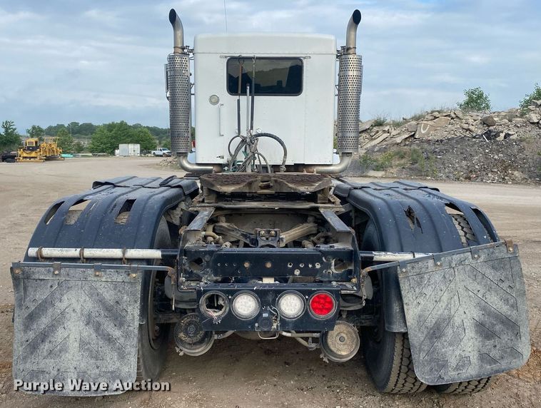 image for item DL7224 2006 Kenworth T800  semi truck