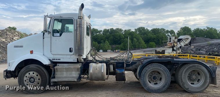 image for item DL7224 2006 Kenworth T800  semi truck