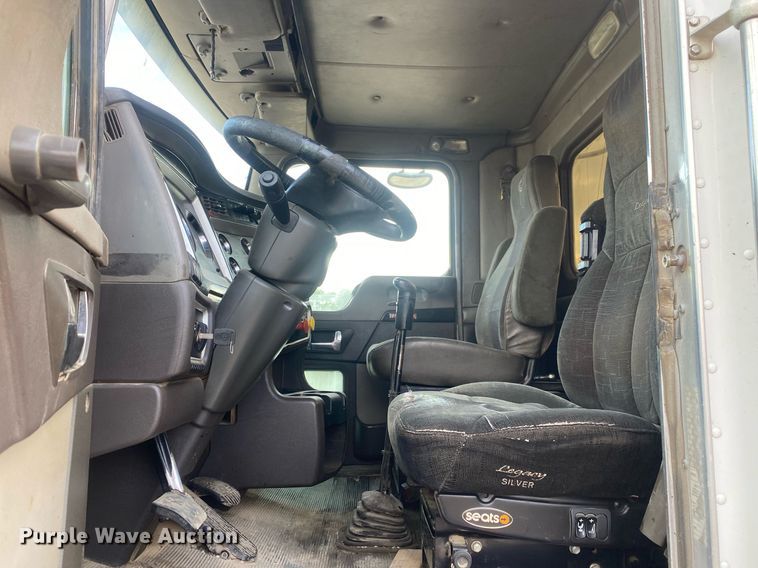 image for item DL7224 2006 Kenworth T800  semi truck