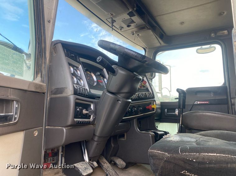 image for item DL7224 2006 Kenworth T800  semi truck