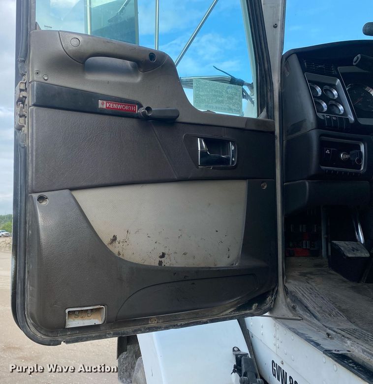image for item DL7224 2006 Kenworth T800  semi truck