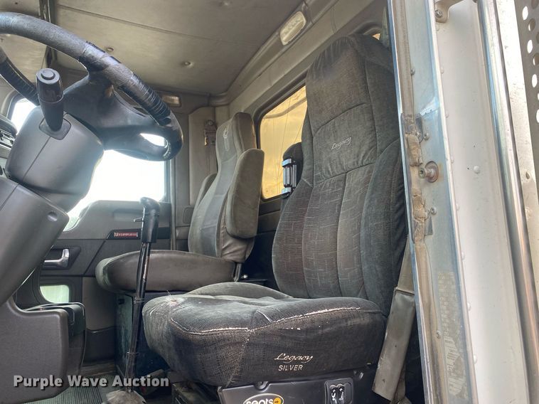 image for item DL7224 2006 Kenworth T800  semi truck