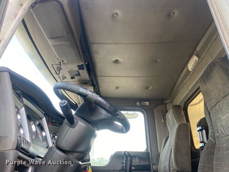 image for item DL7224 2006 Kenworth T800  semi truck