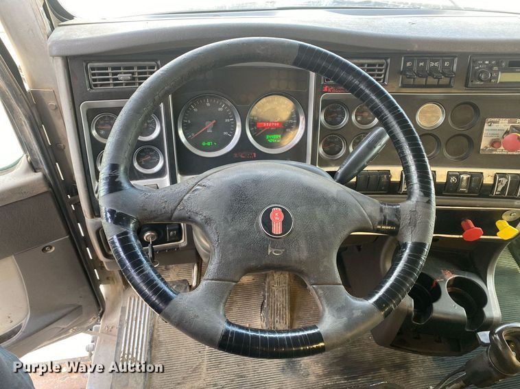 image for item DL7224 2006 Kenworth T800  semi truck