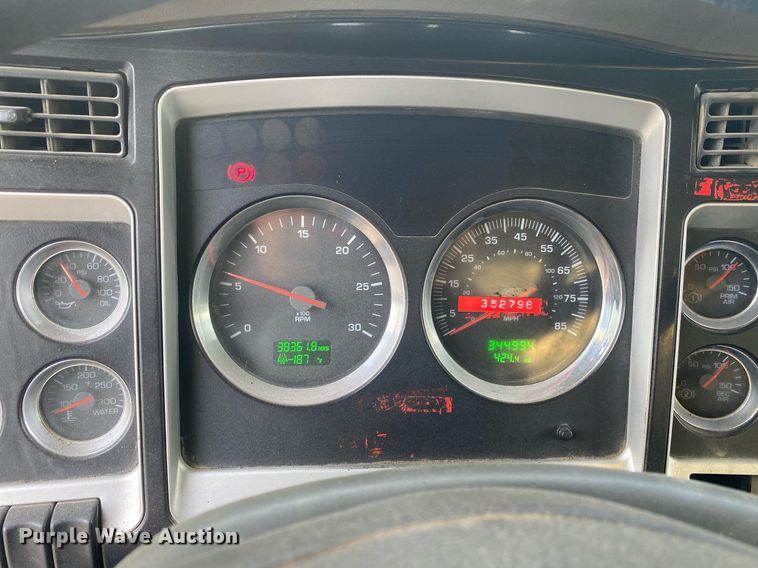 image for item DL7224 2006 Kenworth T800  semi truck