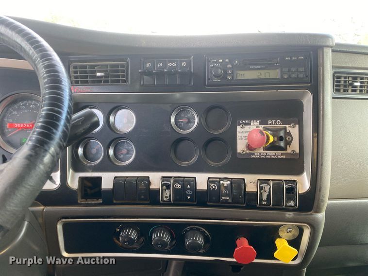 image for item DL7224 2006 Kenworth T800  semi truck