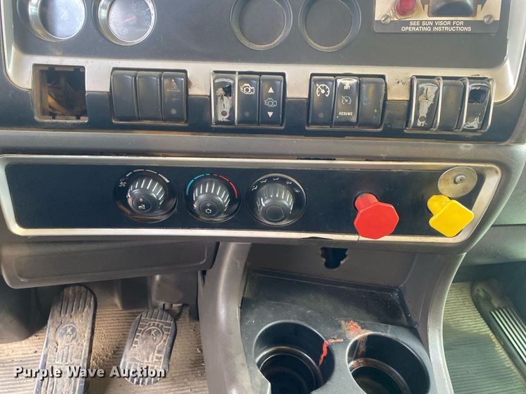 image for item DL7224 2006 Kenworth T800  semi truck