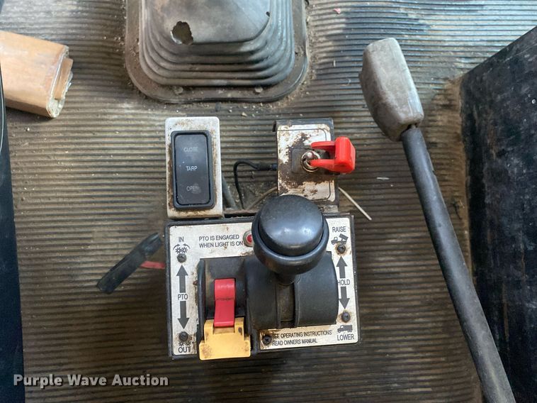 image for item DL7224 2006 Kenworth T800  semi truck