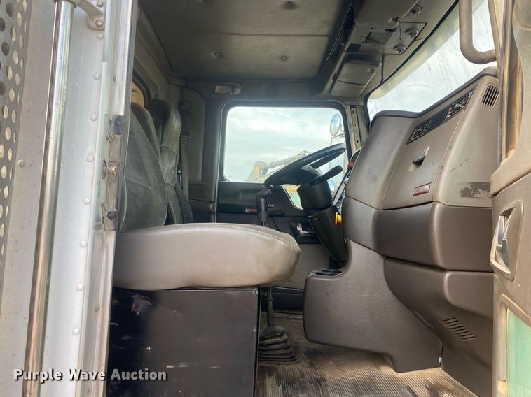 image for item DL7224 2006 Kenworth T800  semi truck