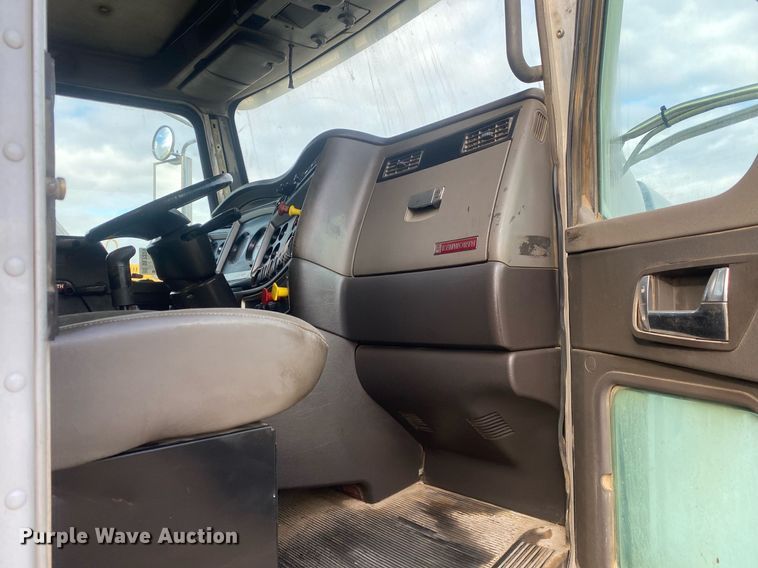 image for item DL7224 2006 Kenworth T800  semi truck