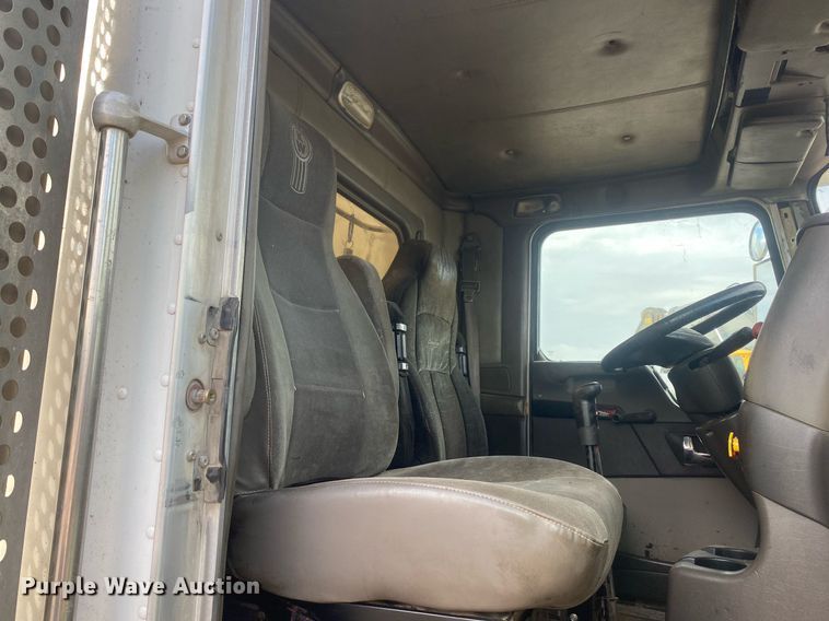 image for item DL7224 2006 Kenworth T800  semi truck