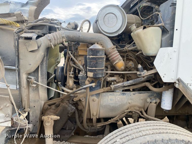 image for item DL7224 2006 Kenworth T800  semi truck