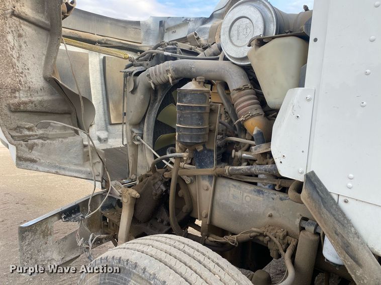 image for item DL7224 2006 Kenworth T800  semi truck