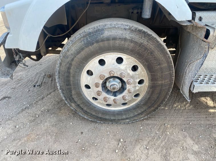 image for item DL7224 2006 Kenworth T800  semi truck