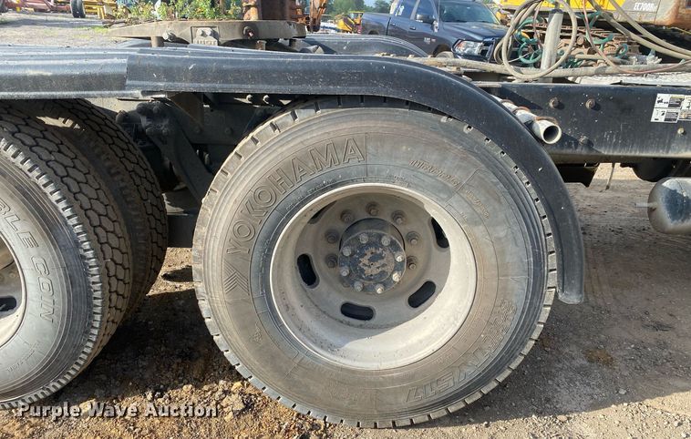 image for item DL7224 2006 Kenworth T800  semi truck