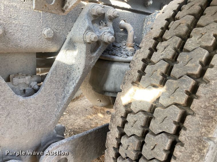 image for item DL7224 2006 Kenworth T800  semi truck