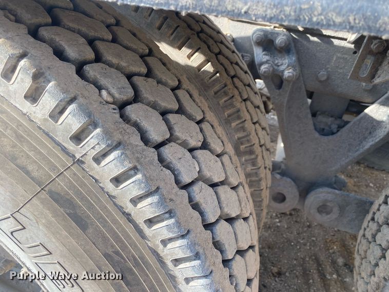 image for item DL7224 2006 Kenworth T800  semi truck