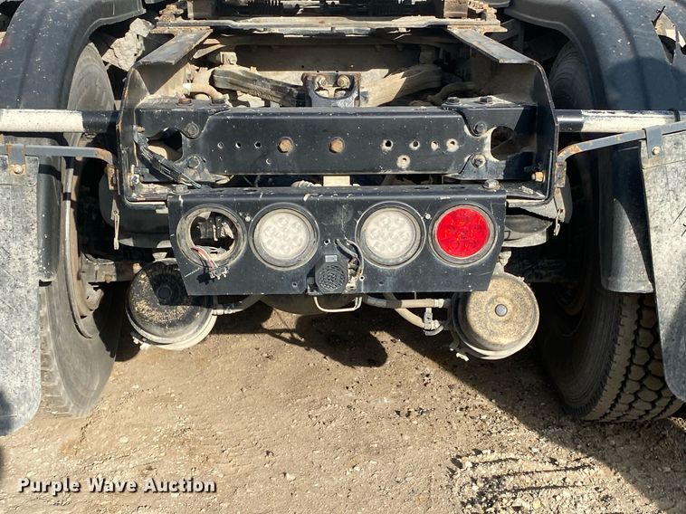 image for item DL7224 2006 Kenworth T800  semi truck