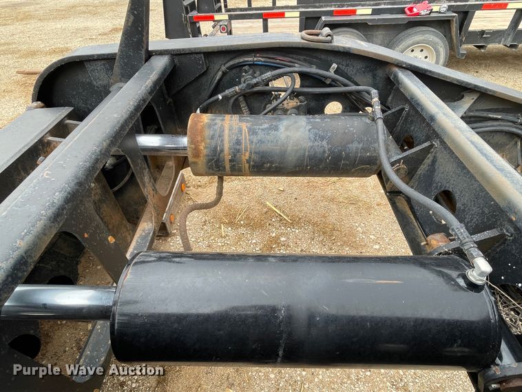 image for item DN4645 1999 Fontaine RAM2-50NGB  lowboy equipment trailer