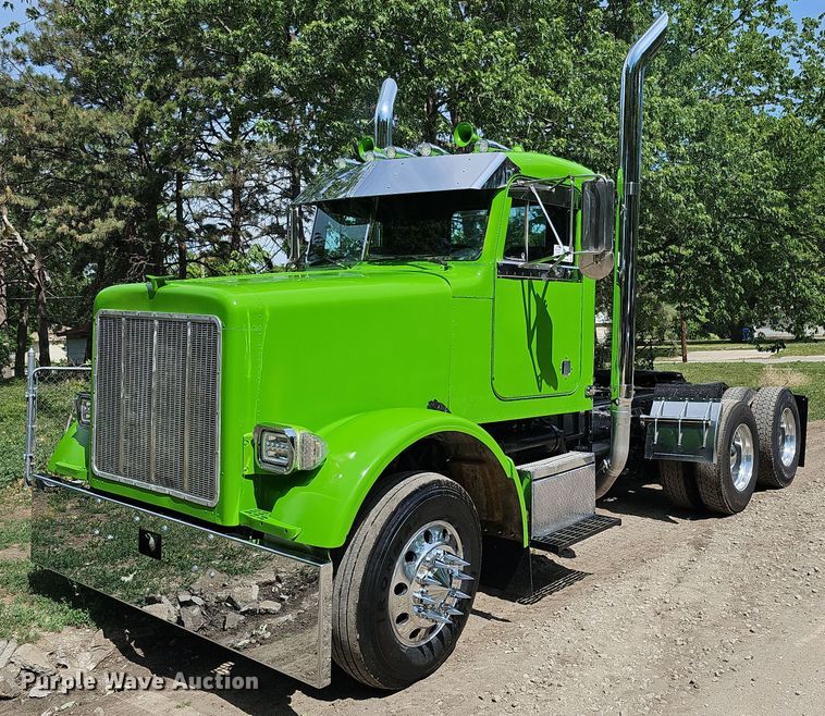 image for item DO2697 1996 Peterbilt 357  semi truck