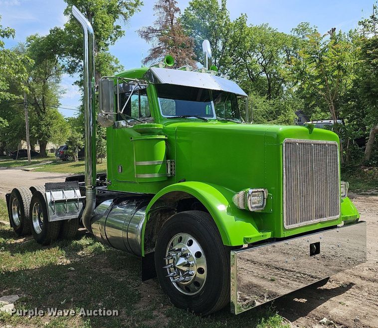 image for item DO2697 1996 Peterbilt 357  semi truck