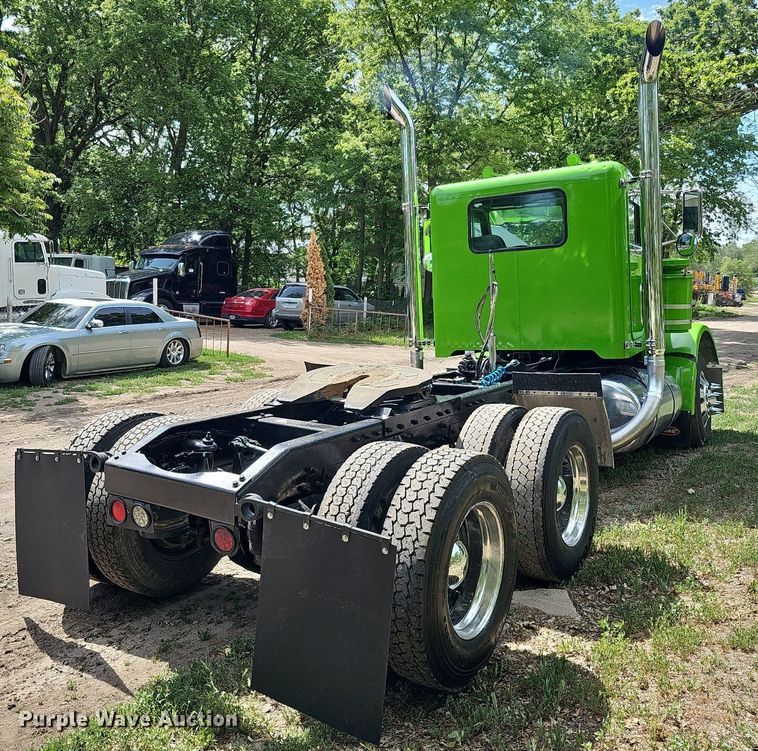 image for item DO2697 1996 Peterbilt 357  semi truck