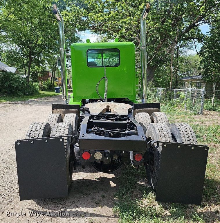 image for item DO2697 1996 Peterbilt 357  semi truck