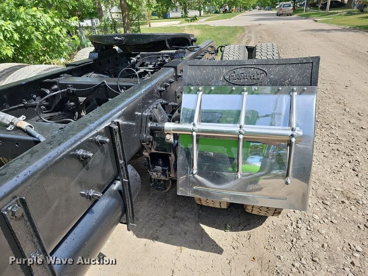 image for item DO2697 1996 Peterbilt 357  semi truck