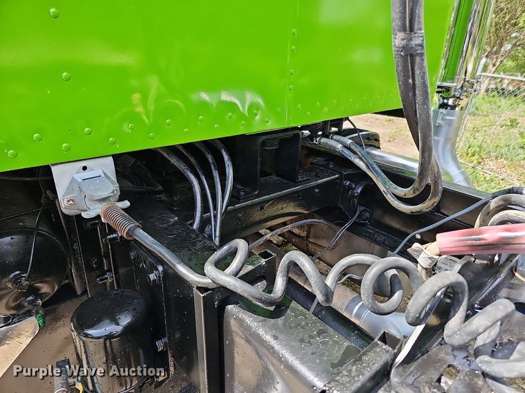 image for item DO2697 1996 Peterbilt 357  semi truck