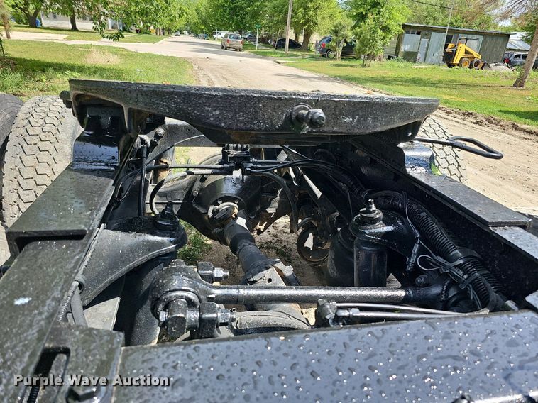 image for item DO2697 1996 Peterbilt 357  semi truck