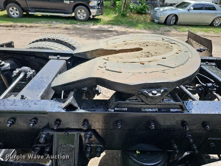 image for item DO2697 1996 Peterbilt 357  semi truck