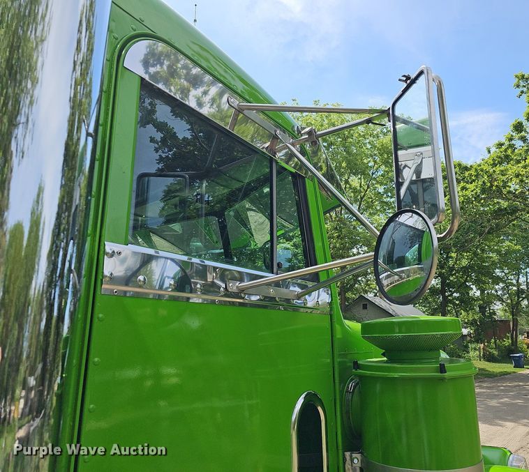 image for item DO2697 1996 Peterbilt 357  semi truck