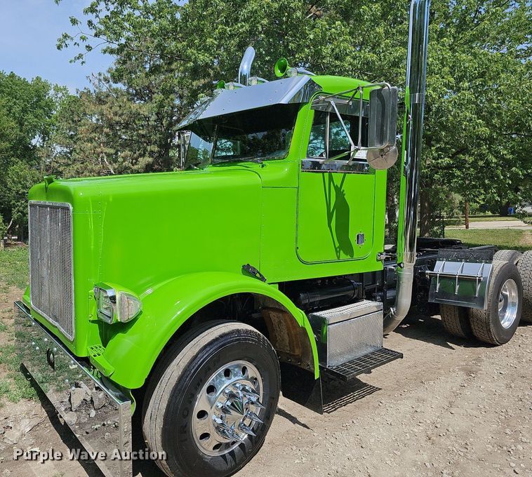 image for item DO2697 1996 Peterbilt 357  semi truck