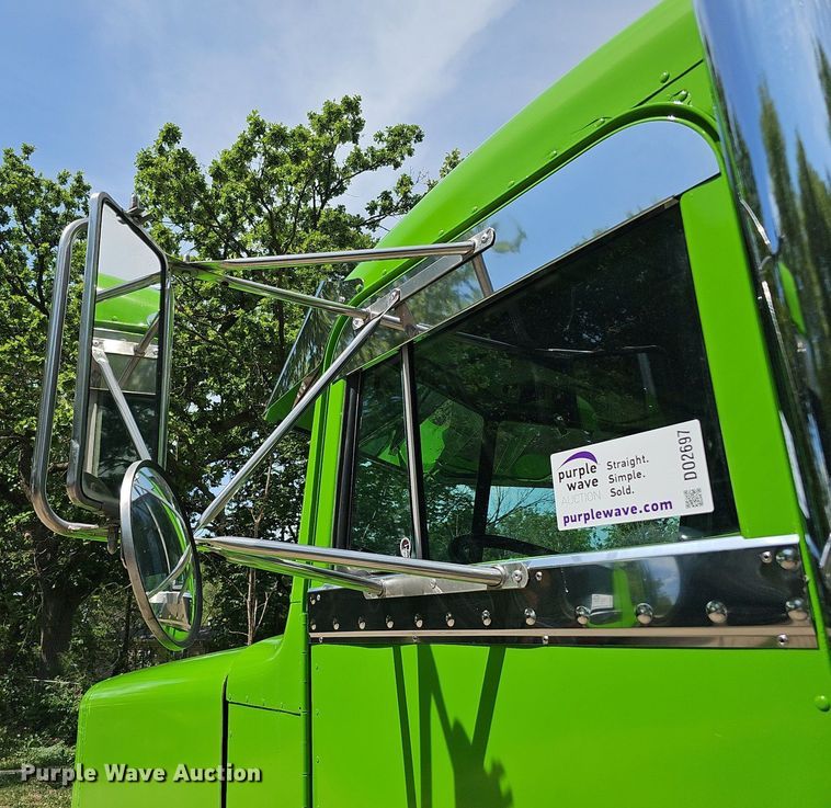 image for item DO2697 1996 Peterbilt 357  semi truck