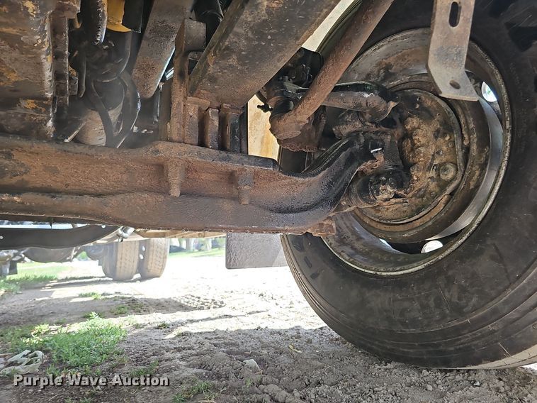 image for item DO2697 1996 Peterbilt 357  semi truck