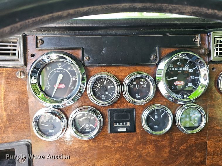 image for item DO2697 1996 Peterbilt 357  semi truck